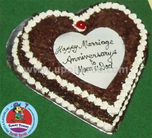 heart shape cake with blackforest flavour