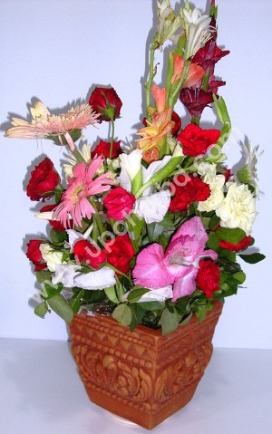 Terracotta bouquet with gerbera and roses