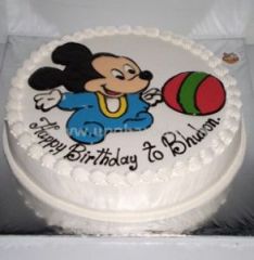 cake with Mickey mouse design