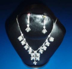 Jewelry set with pearl