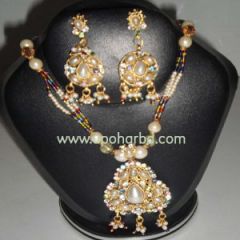 Jewelry set with multi colour stone and pearl