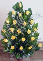 Elegant arrangment of yellow roses