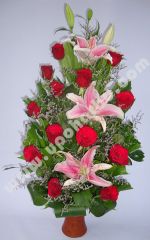 Stargazer lilies with classic red roses