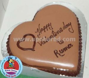 Heart shape cake with chocolate