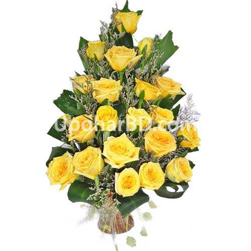 Elegant arrangment of yellow roses
