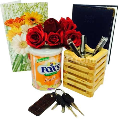 Desk accessories hamper