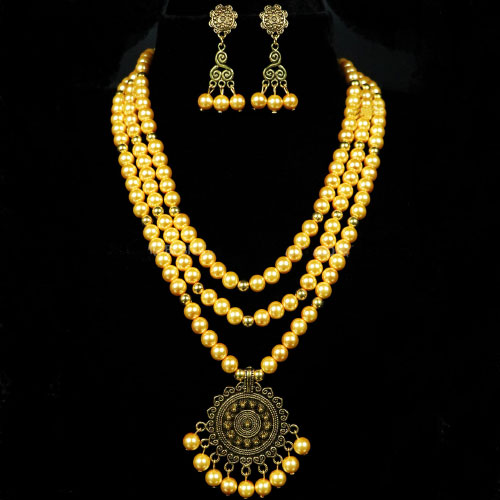 Golden color necklace set