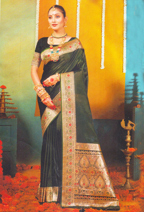 Garden Green Color Kanjivaram  With Golden Zari Work