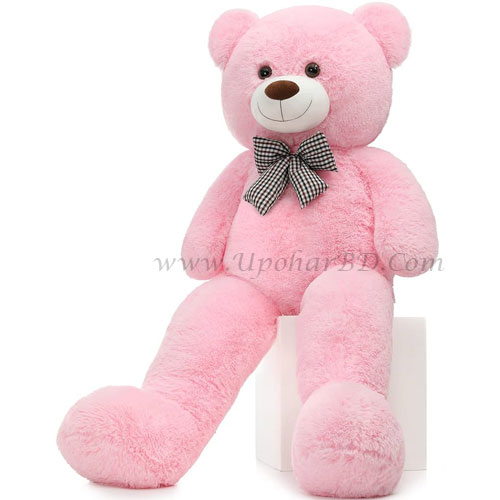 Big teddy bear in pink