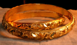 City gold bangle