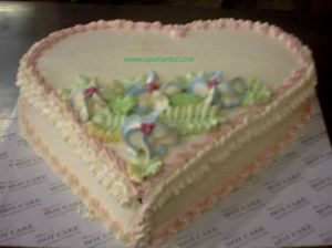 Heart shaped cake with creamy flowers