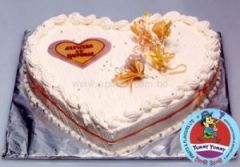 Heart shape cake with ribbon