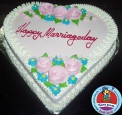 Heart shape cake with lots of flowers