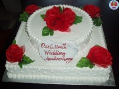 Duel layer cake with flowers