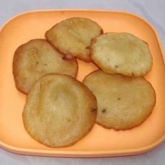 Bhaja pakon (Teler pitha)